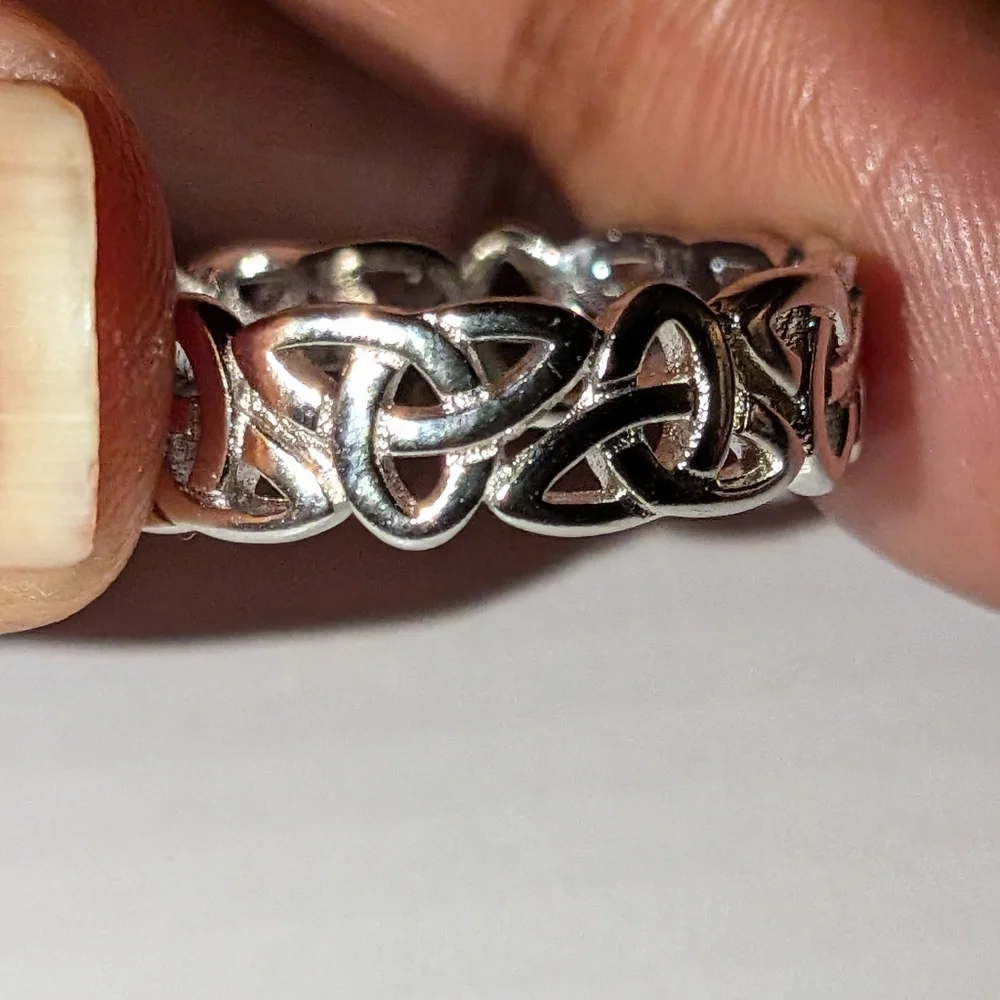 925 Sterling silver unisex elegant Celtic Hollow trinity Knot ring sz 8
